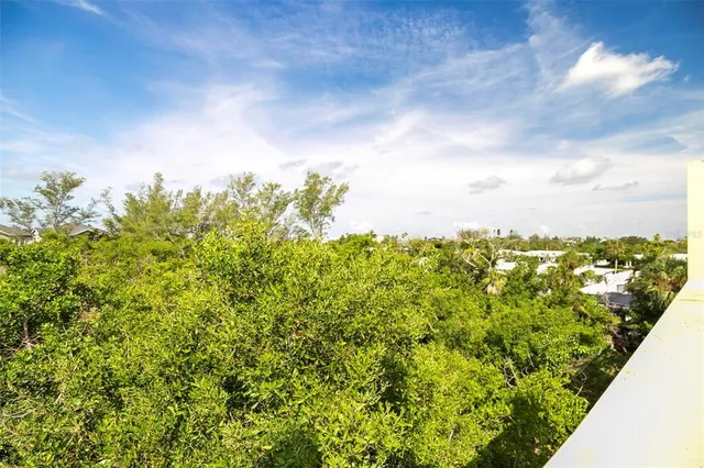 $450,000 | 619 Cedars Court, Longboat Key, FL 34228