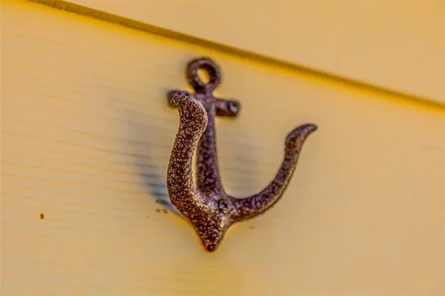 $450,000 | 619 Cedars Court, Longboat Key, FL 34228