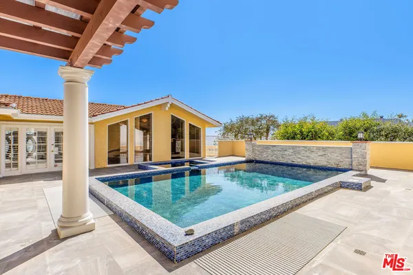 $4,499,800 | 2315 North Hobart Boulevard, Los Angeles, CA 90027