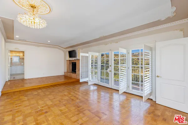 $4,499,800 | 2315 North Hobart Boulevard, Los Angeles, CA 90027