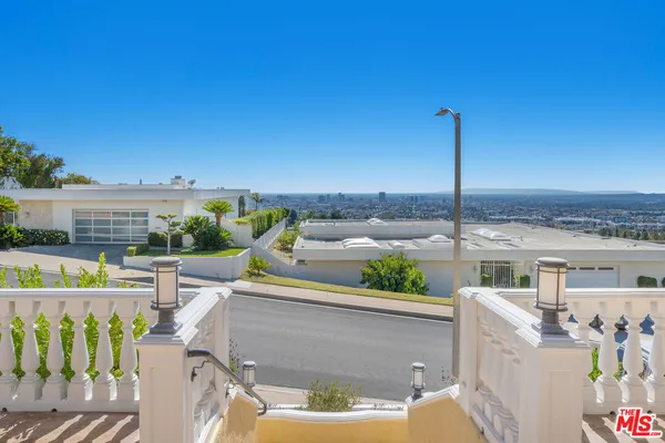 $4,499,800 | 2315 North Hobart Boulevard, Los Angeles, CA 90027