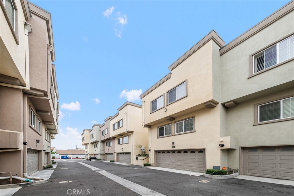 900 Dwight Avenue, Unit 108 Compton, CA 90220 - Photo 41 of 49 a view of a street with buildings