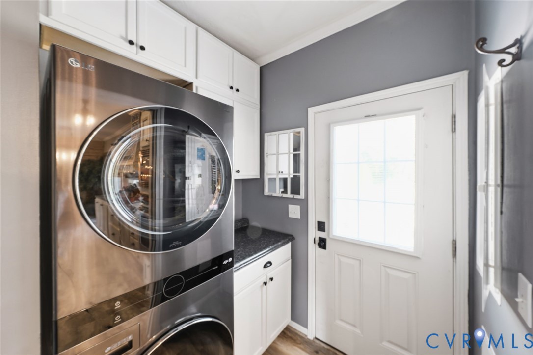 273 Greenfield Point Drive Reedville, VA 22539 - Photo 20 of 42 a utility room with dryer and washer