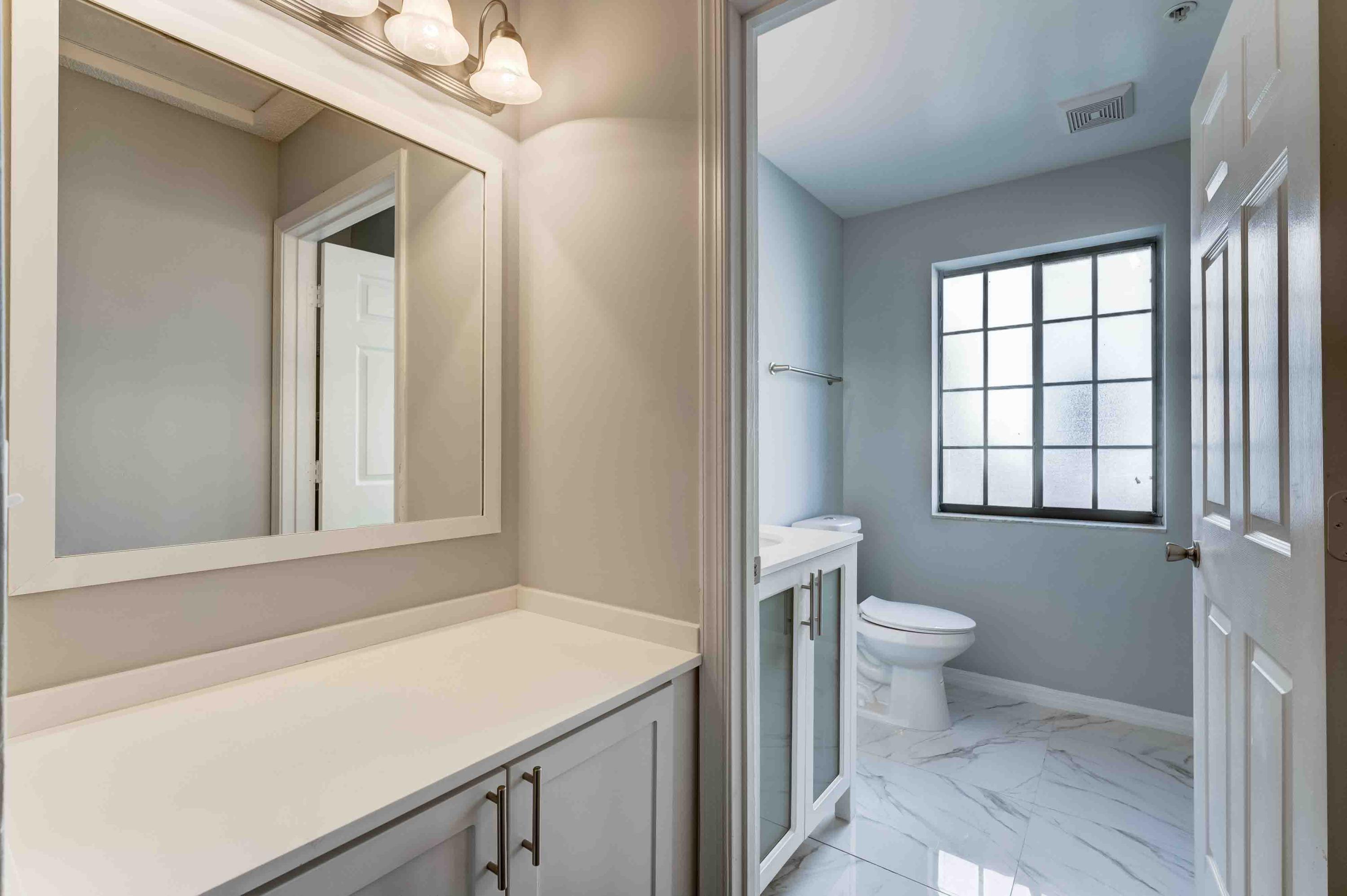 4685 Haverhill Road, Unit D2 West Palm Beach, FL 33417 - Photo 18 of 37 2nd Bath