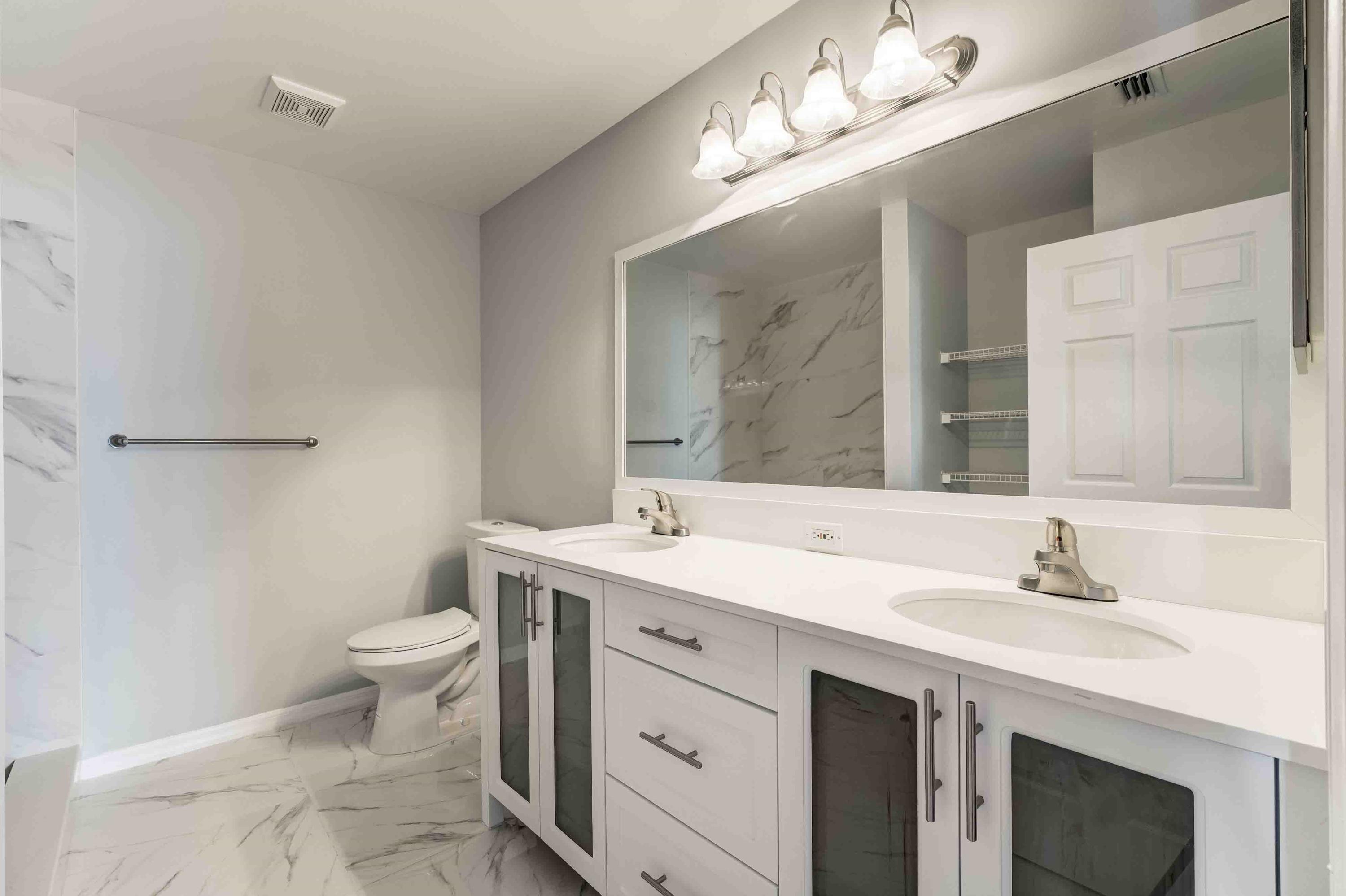 4685 Haverhill Road, Unit D2 West Palm Beach, FL 33417 - Photo 7 of 37 Master Bath