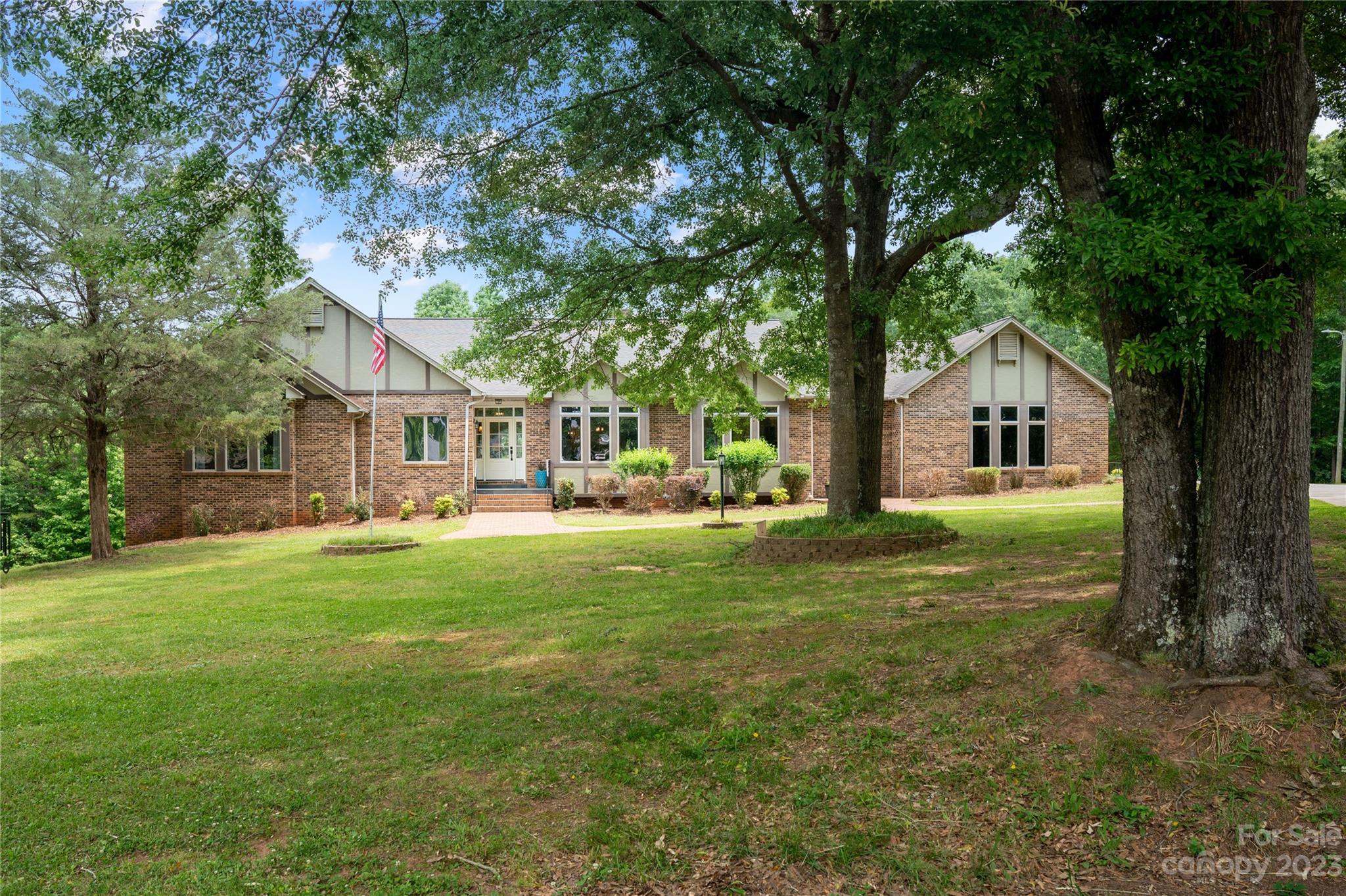 1807 David Drive Shelby, NC 28150 - Photo 30 of 37 a front view of a house with a garden