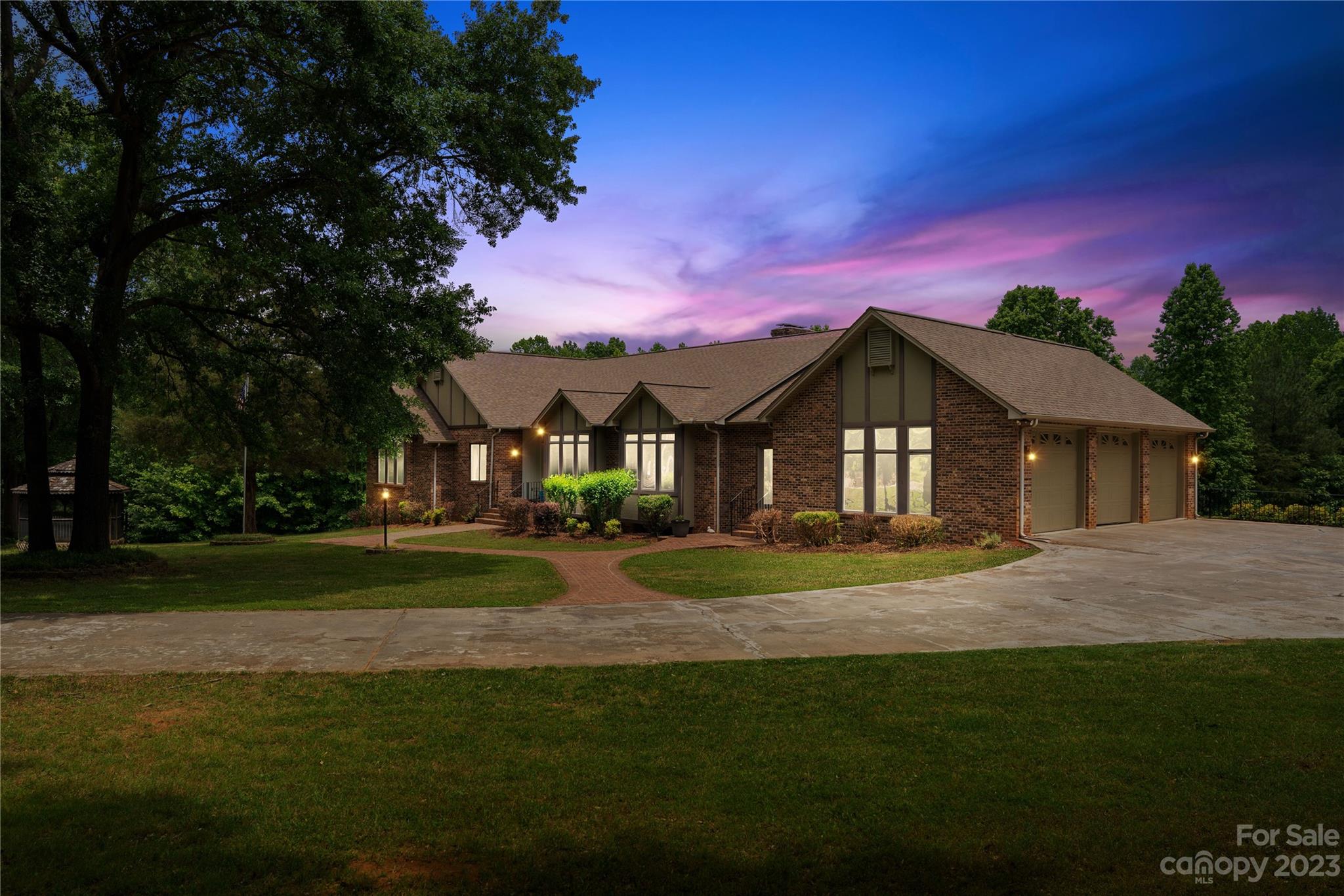 1807 David Drive Shelby, NC 28150 - Photo 36 of 37 a front view of a house with a yard