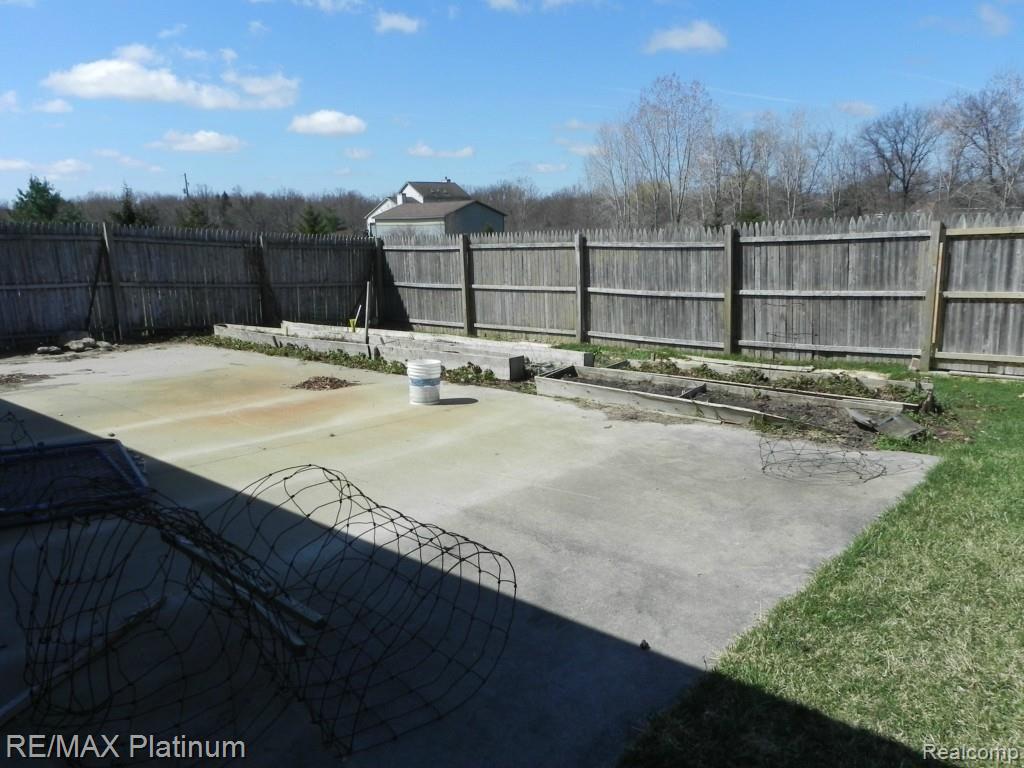 8105 Hartland Road Fenton, MI 48430 - Photo 20 of 20 DSCN5964.jpg
