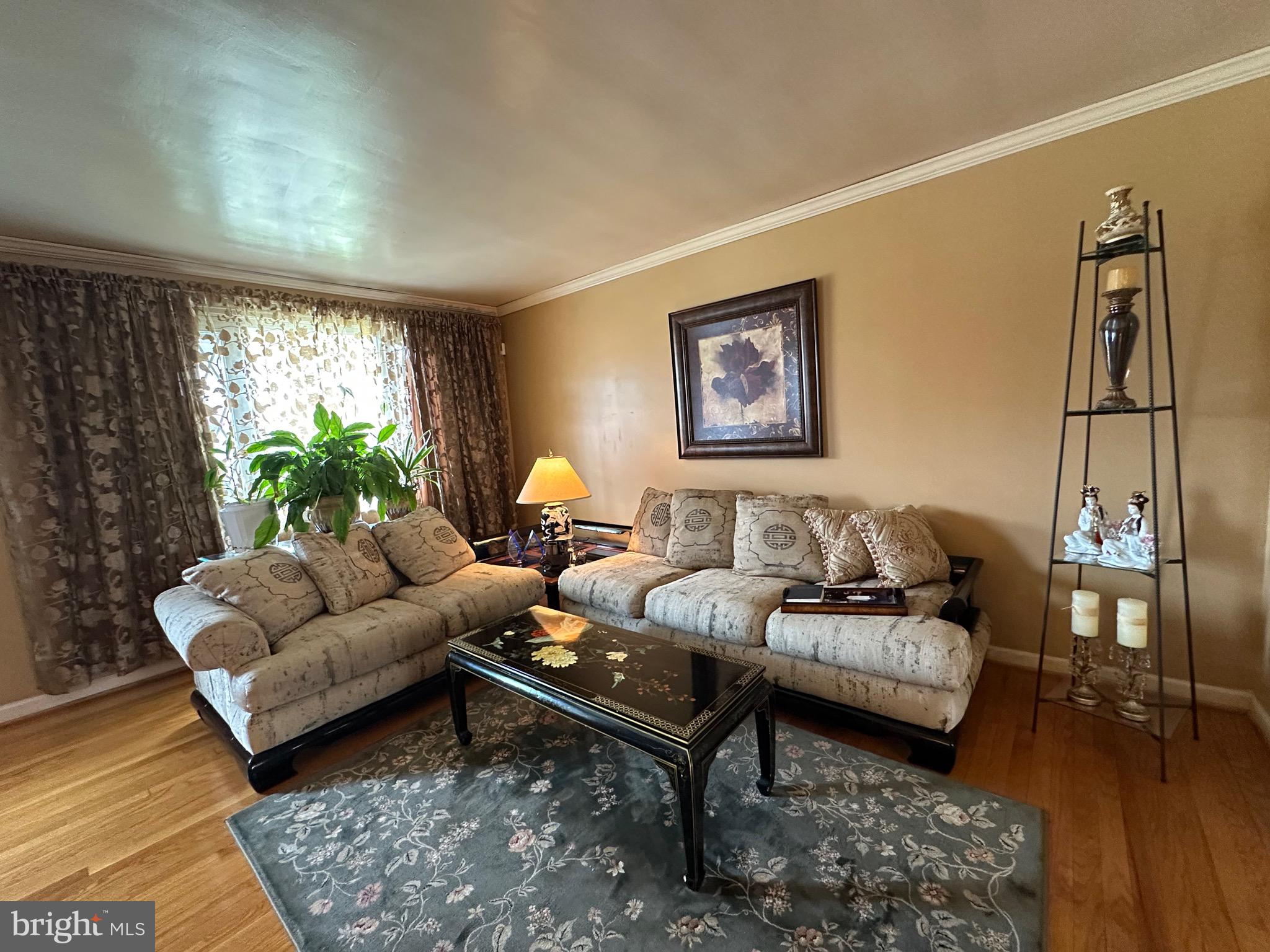 1808 Hillenwood Road Baltimore, MD 21239 - Photo 3 of 23 Living Room