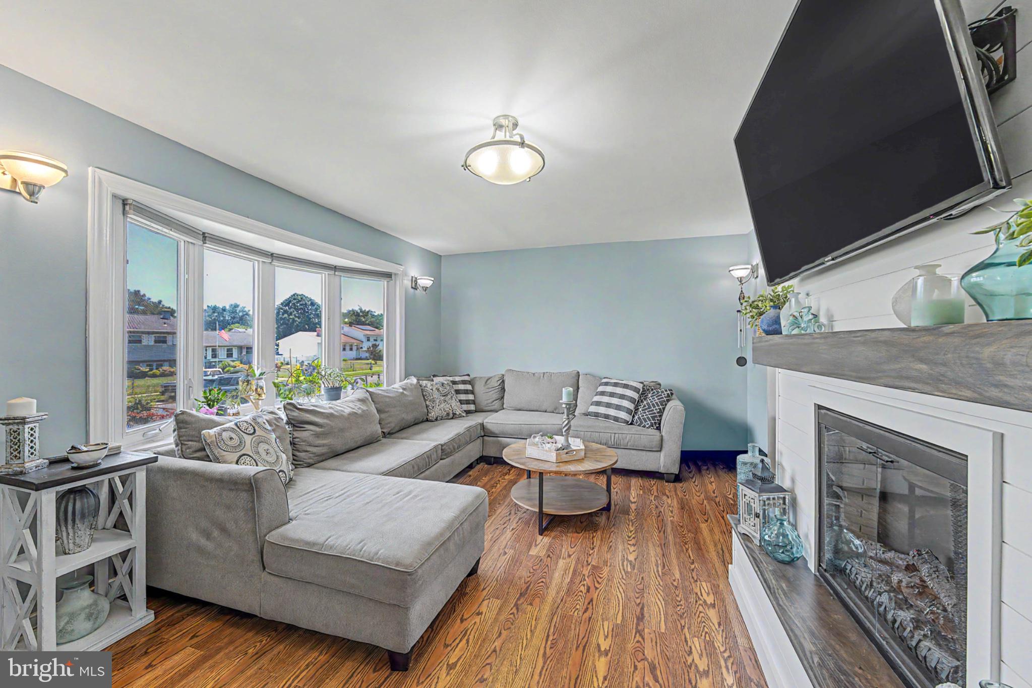 233 Purdue Avenue Pemberton, NJ 08068 - Photo 7 of 31 Bright and inviting living space.