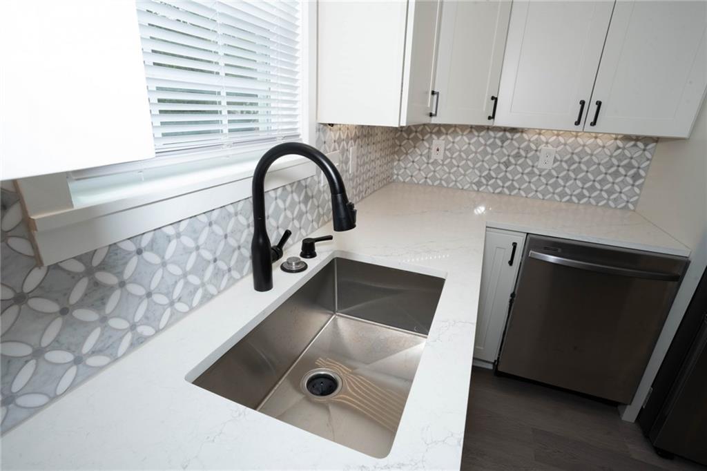 2395 Rose Garden Road Pittsburgh, PA 15220 - Photo 12 of 34 Gallery Image 12