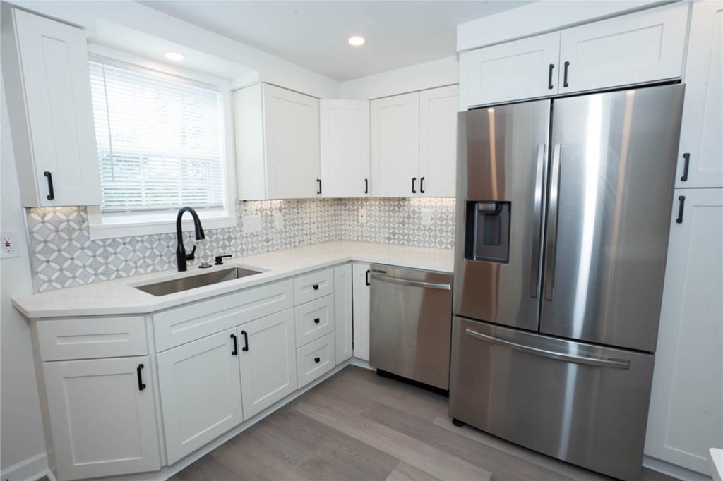 2395 Rose Garden Road Pittsburgh, PA 15220 - Photo 14 of 34 Gallery Image 14