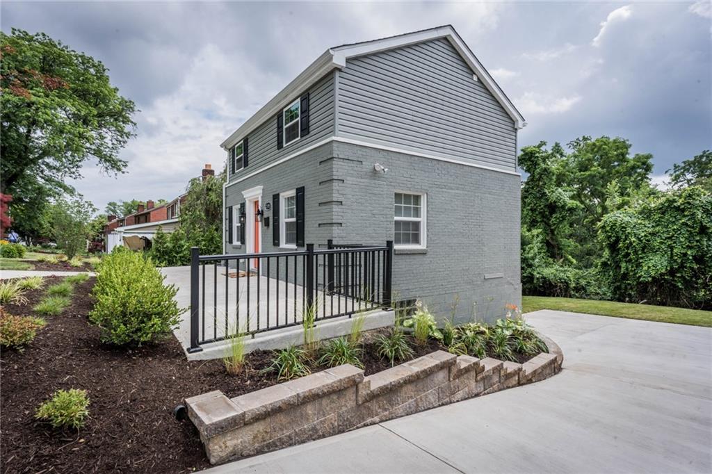 2395 Rose Garden Road Pittsburgh, PA 15220 - Photo 2 of 34 Gallery Image 2
