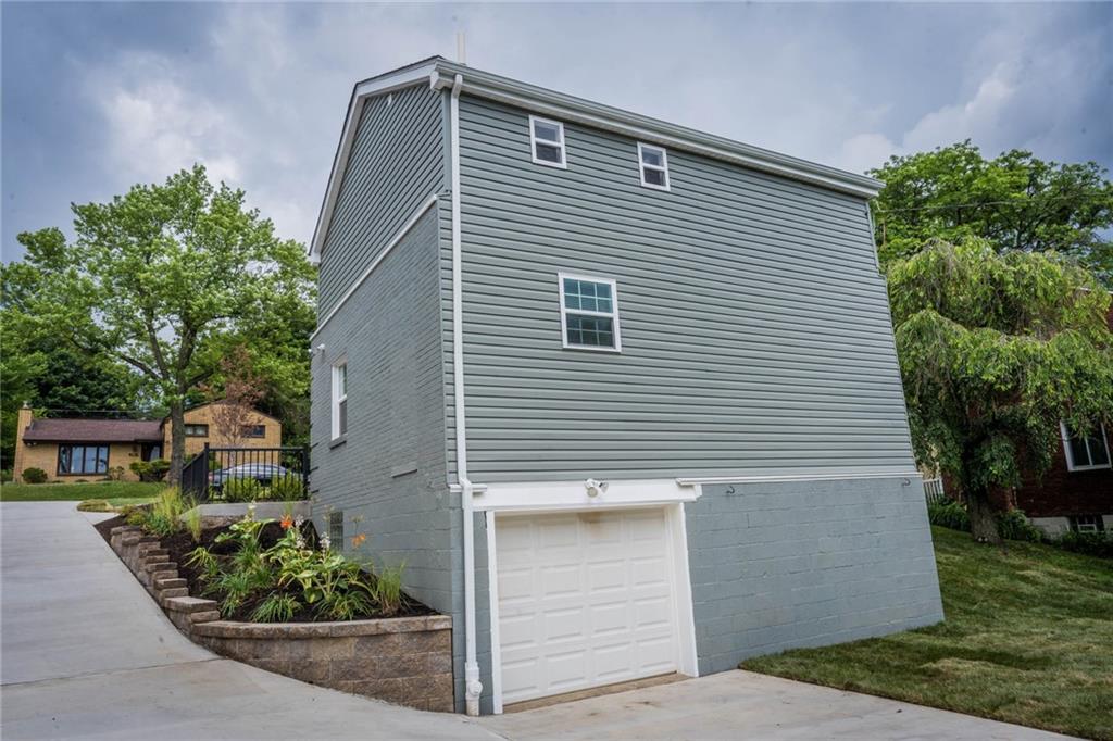 2395 Rose Garden Road Pittsburgh, PA 15220 - Photo 4 of 34 Gallery Image 4