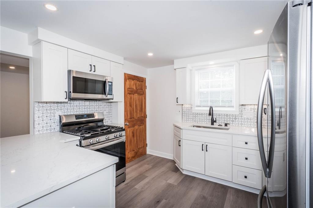 2395 Rose Garden Road Pittsburgh, PA 15220 - Photo 8 of 34 Gallery Image 8