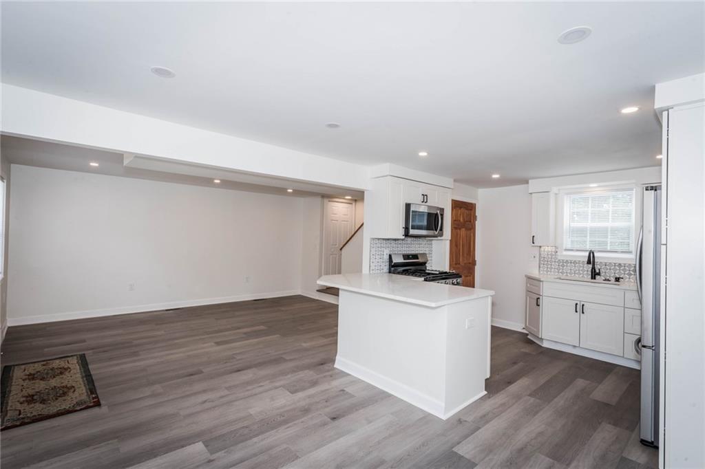 2395 Rose Garden Road Pittsburgh, PA 15220 - Photo 9 of 34 Gallery Image 9