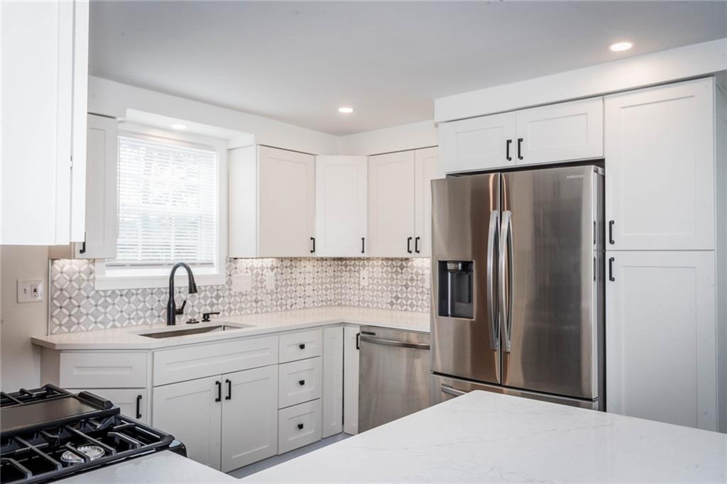 2395 Rose Garden Road Pittsburgh, PA 15220 - Photo 10 of 34 Gallery Image 10