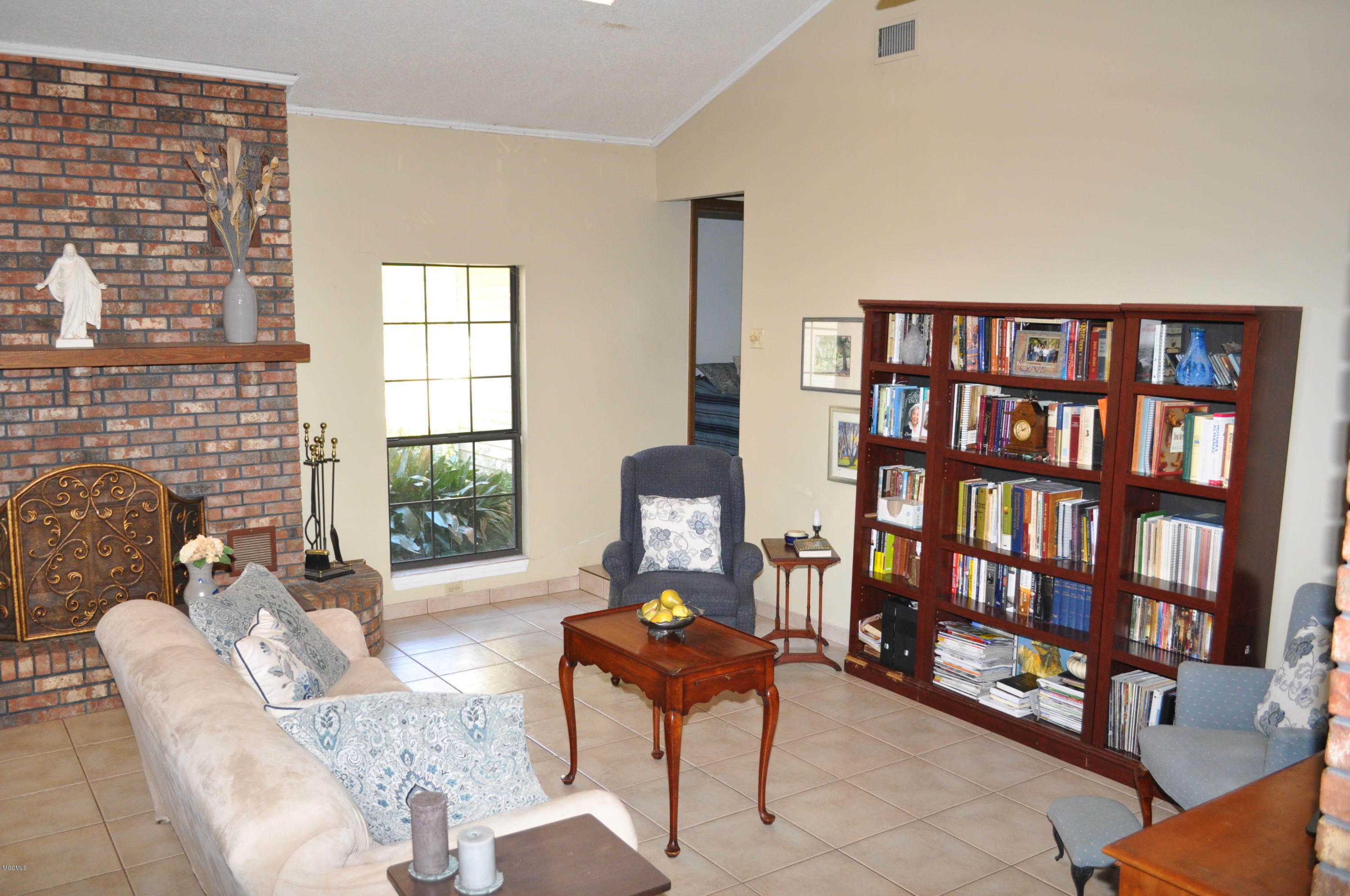26264 Walnut Road Pass Christian, MS 39571 - Photo 2 of 26 Living room 3
