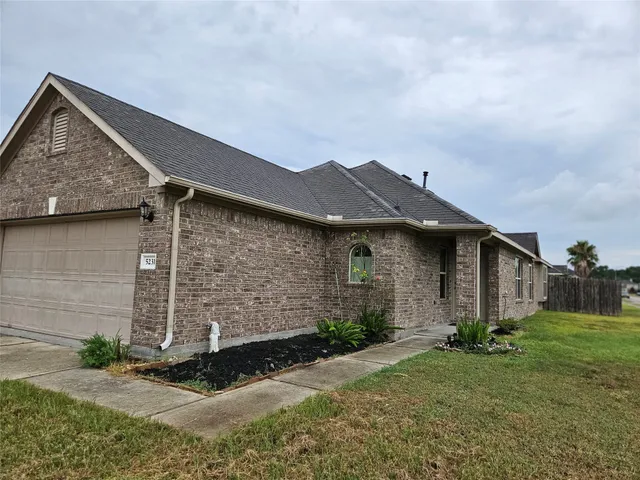 front view of house with a yard