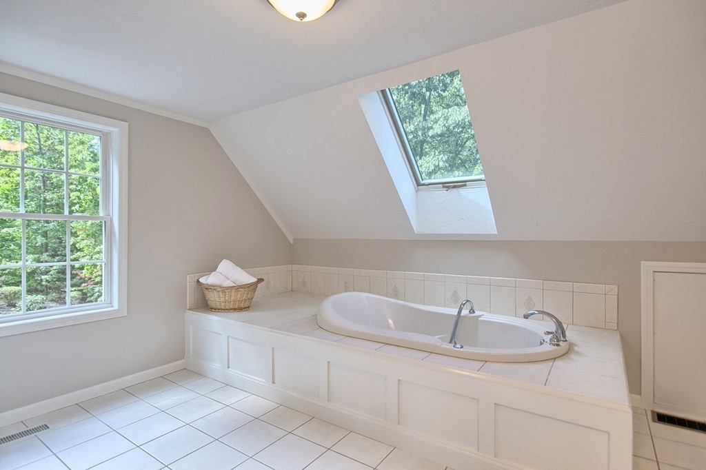 41 Robbs Hill Road Lunenburg, MA 01462 - Photo 17 of 29 Gallery Image 17