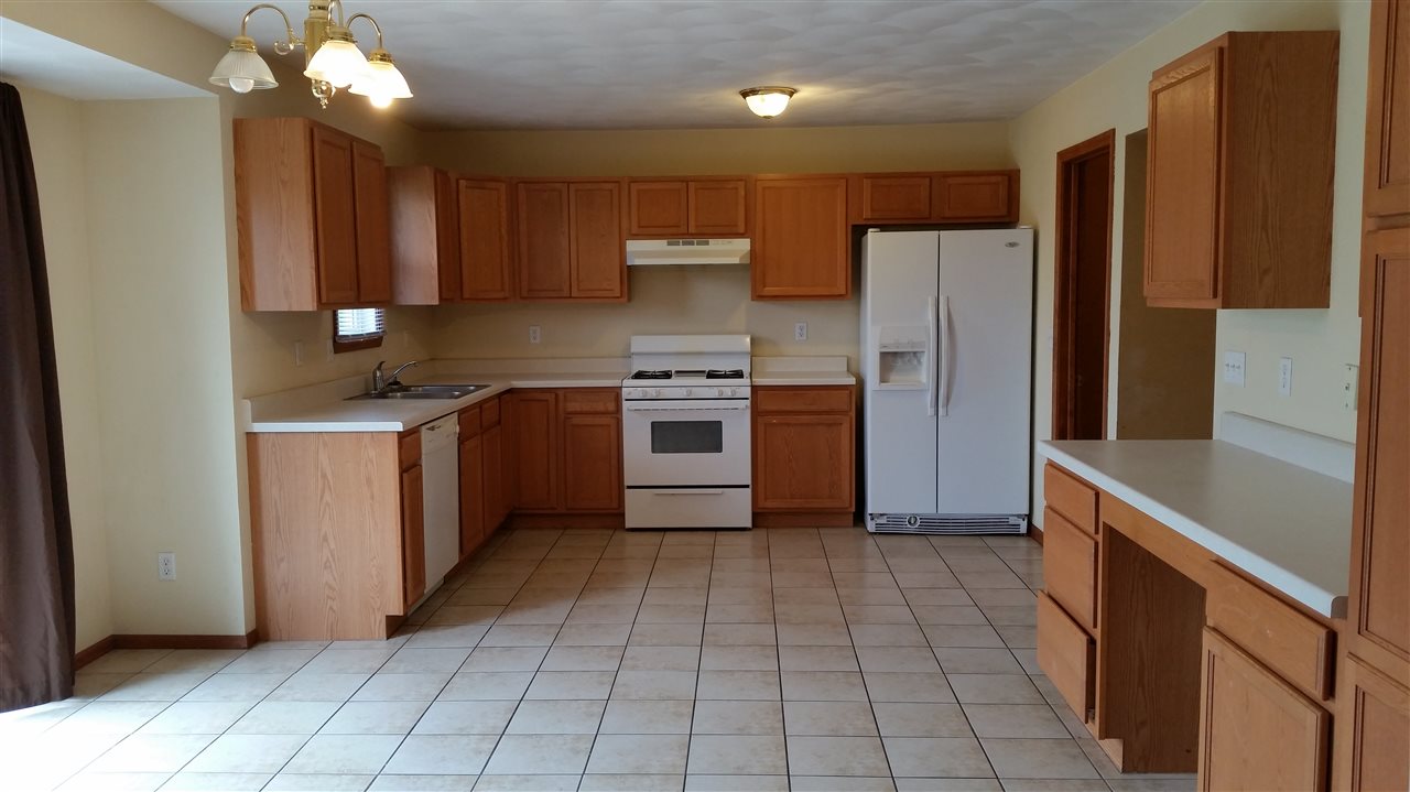708 Merrion Road Roscoe, IL 61073 - Photo 4 of 14 Gallery Image 4