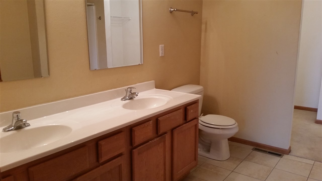 708 Merrion Road Roscoe, IL 61073 - Photo 10 of 14 Gallery Image 10