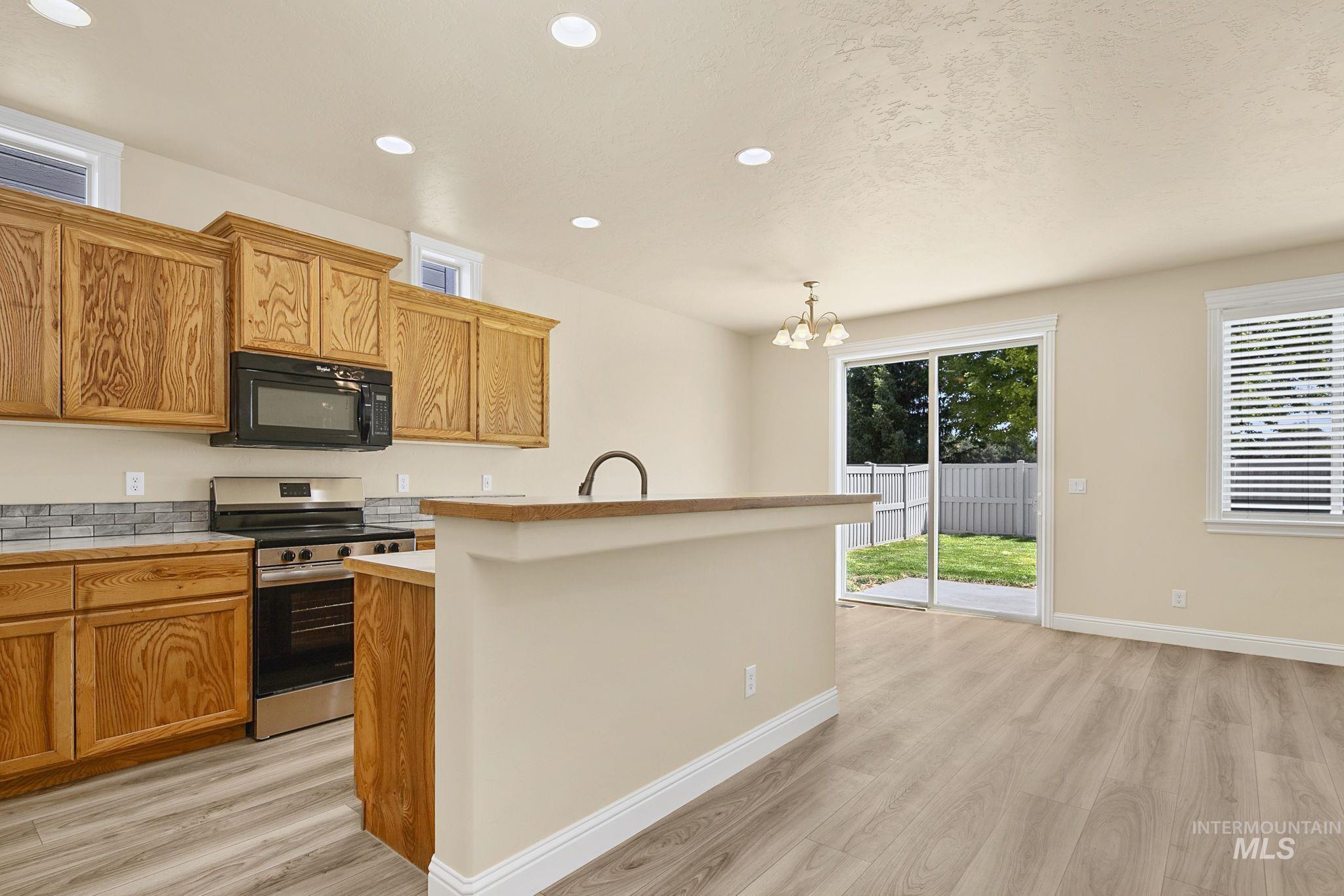 1928 Ridge Way Middleton, ID 83644 - Photo 10 of 33