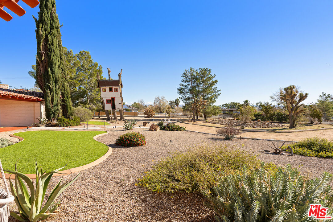 15617 Mondamon Road Apple Valley, CA 92307 - Photo 36 of 42