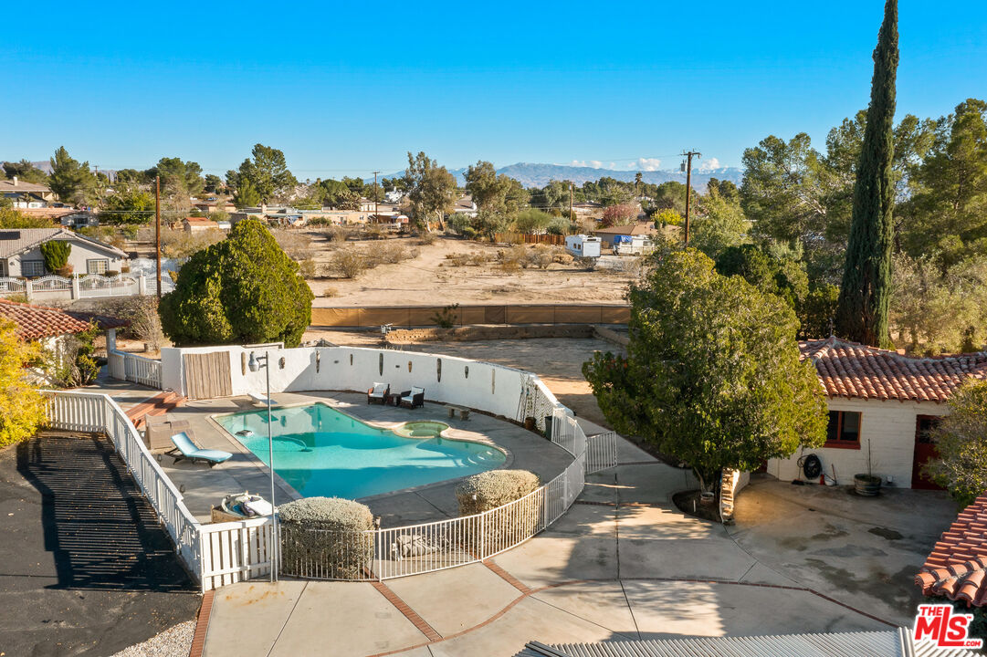 15617 Mondamon Road Apple Valley, CA 92307 - Photo 4 of 42