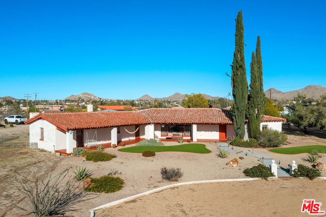 15617 Mondamon Road Apple Valley, CA 92307 - Photo 7 of 42