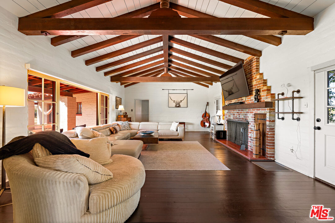 15617 Mondamon Road Apple Valley, CA 92307 - Photo 9 of 42