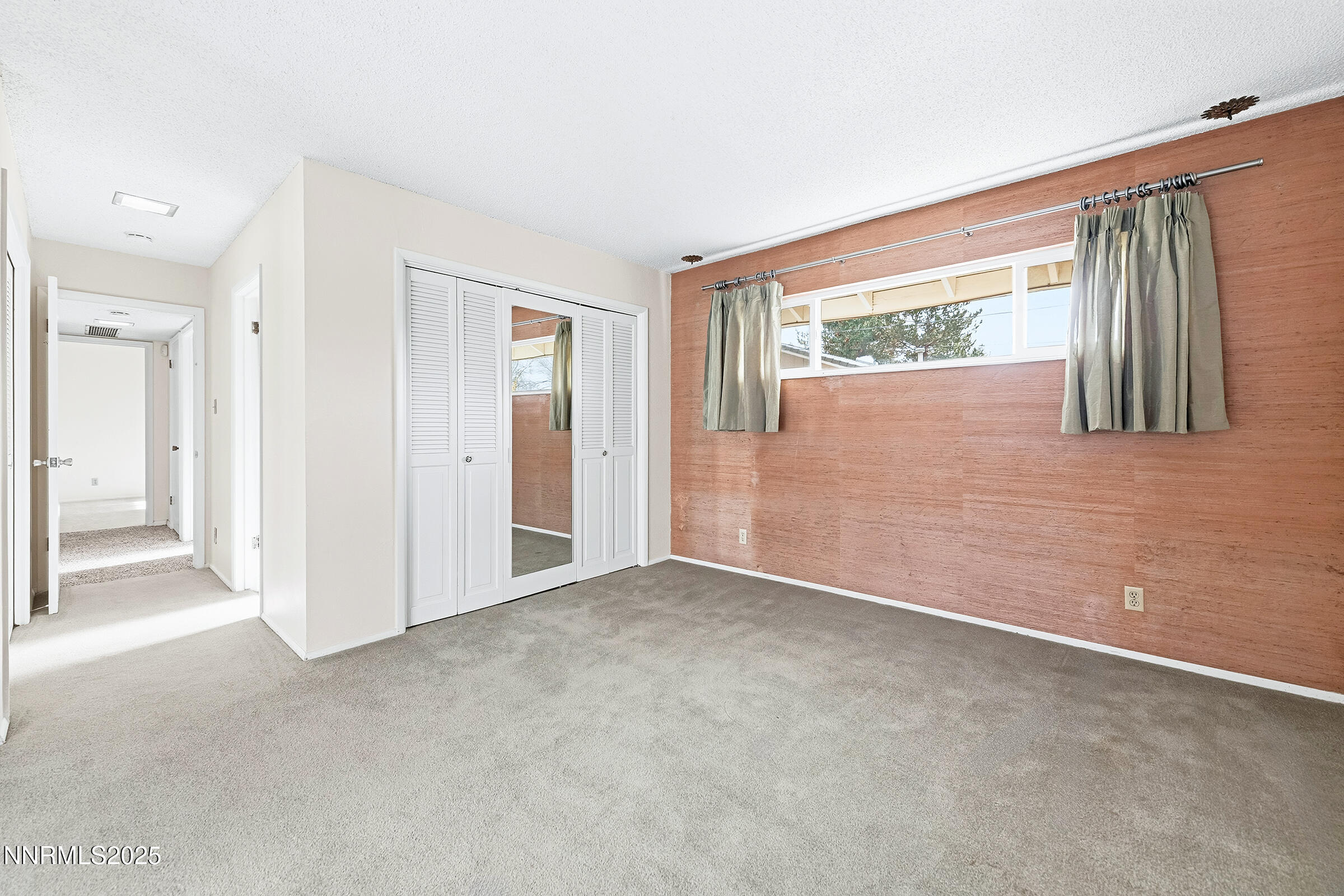 14535 Seminole Trail Reno, NV 89521 - Photo 15 of 25 an empty room with a window