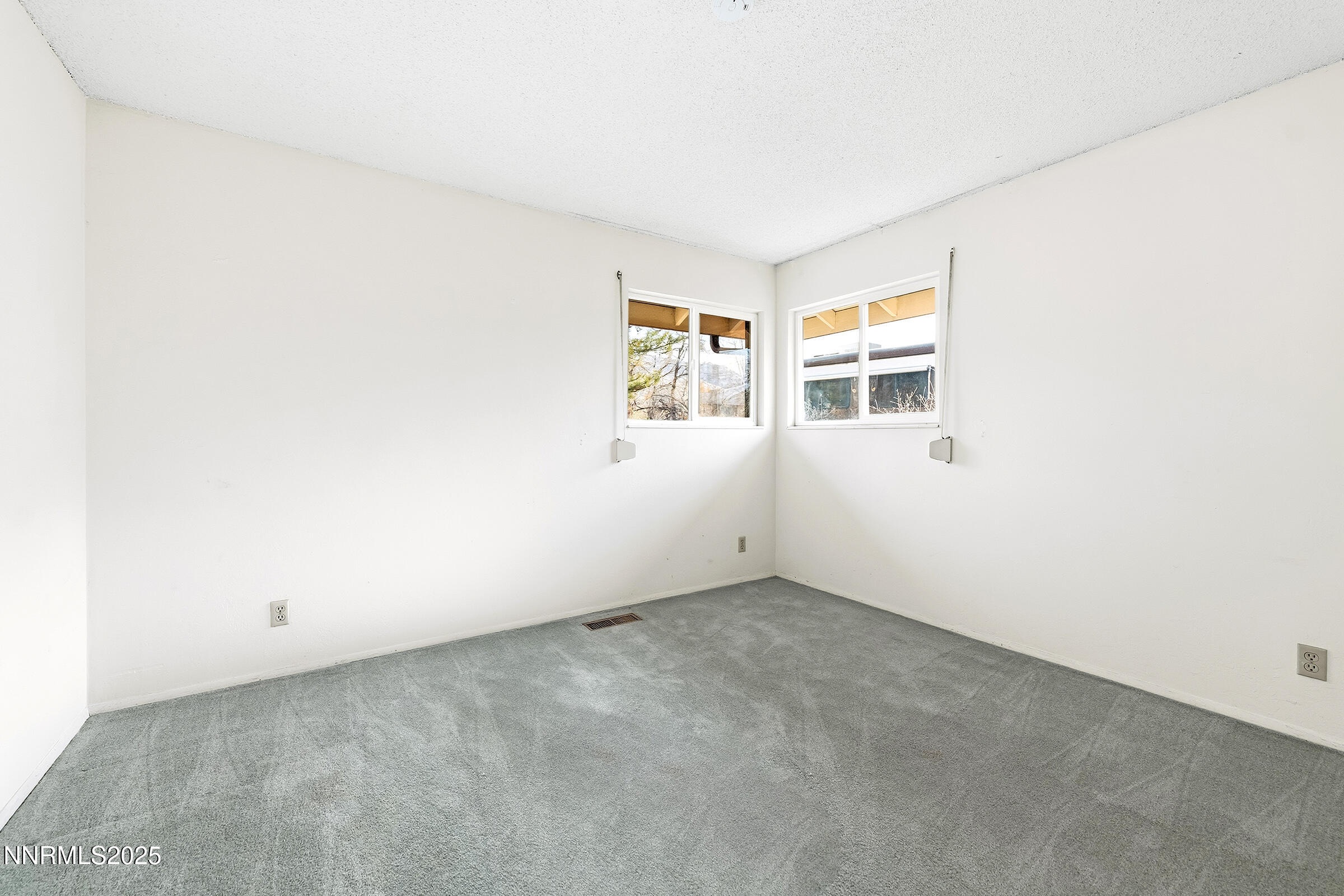 14535 Seminole Trail Reno, NV 89521 - Photo 17 of 25 an empty room with windows