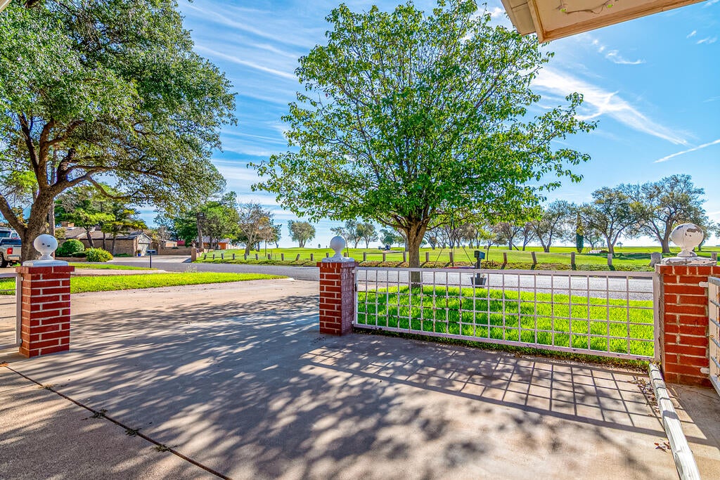 1123 Golf Course Road Andrews, TX 79714 - Photo 4 of 30 Gallery Image 4