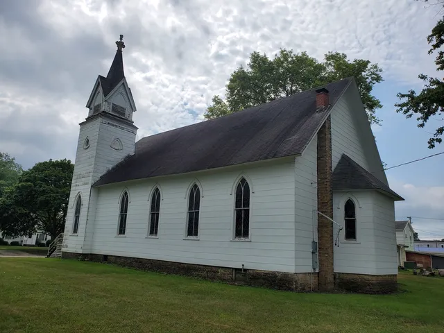 a front view of house with yard