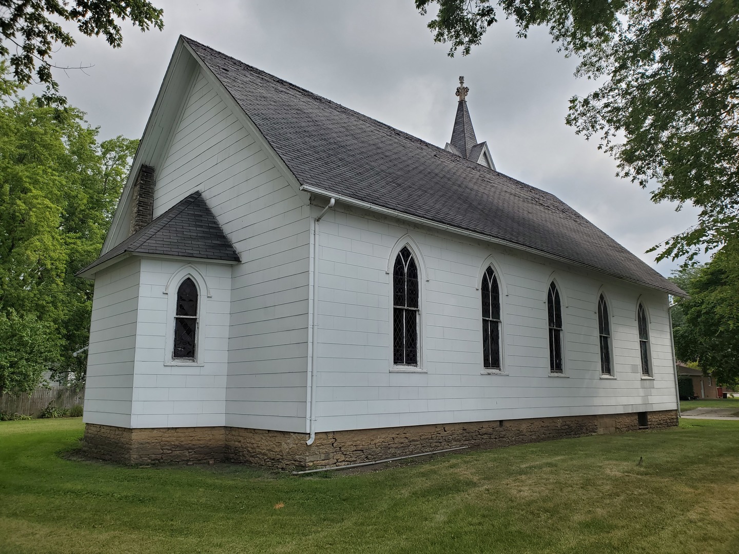 116 North Main Street Gilman, IL 60938 - Photo 6 of 18 a front view of house with yard
