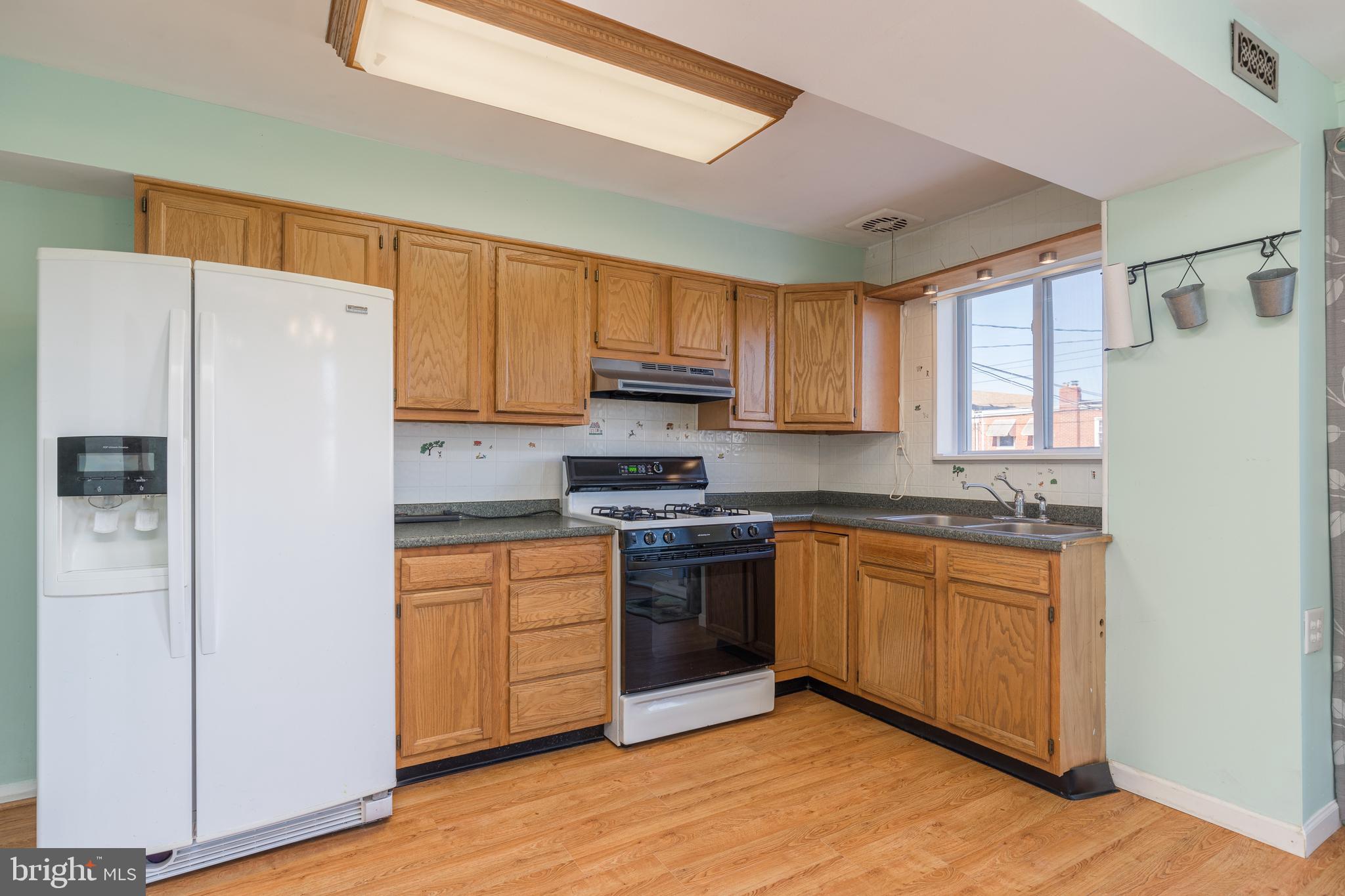 7446 Edsworth Road Baltimore, MD 21222 - Photo 12 of 41