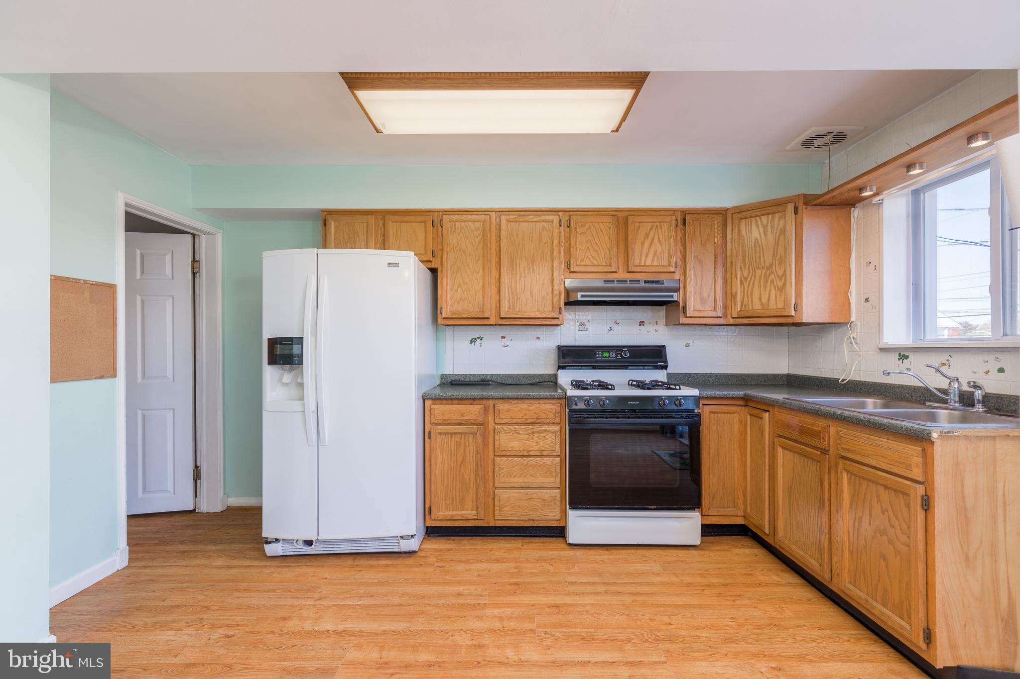 7446 Edsworth Road Baltimore, MD 21222 - Photo 13 of 41