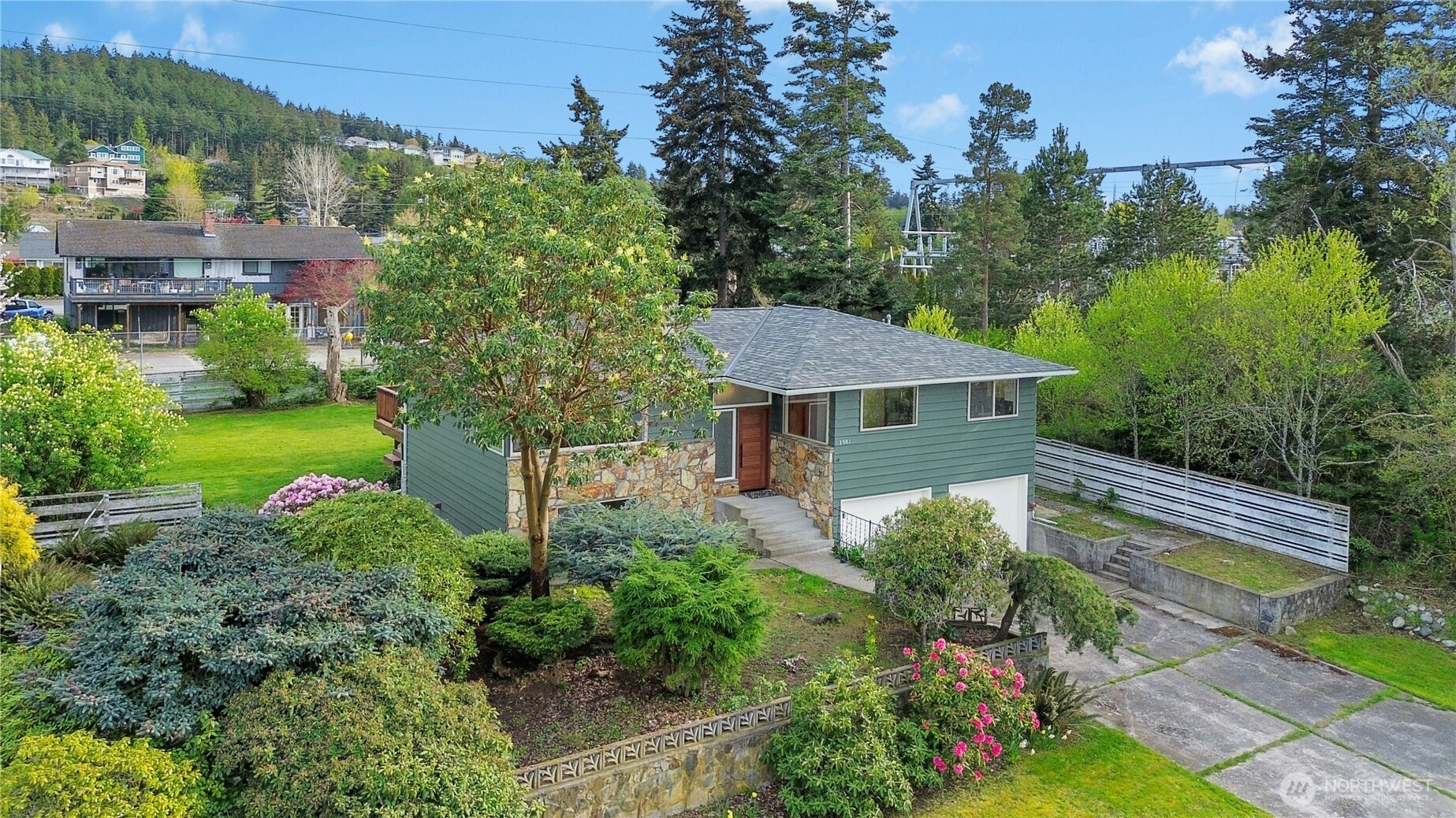 3501 West 3rd Street Anacortes, WA 98221 - Photo 25 of 28 a front view of a house with garden