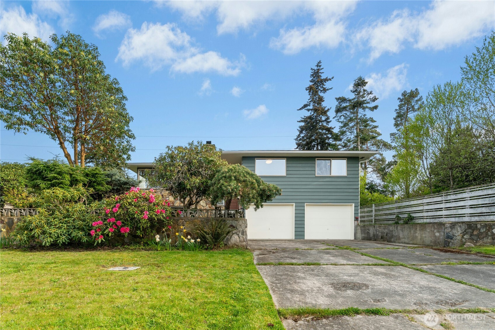 3501 West 3rd Street Anacortes, WA 98221 - Photo 3 of 28 a front view of house with yard