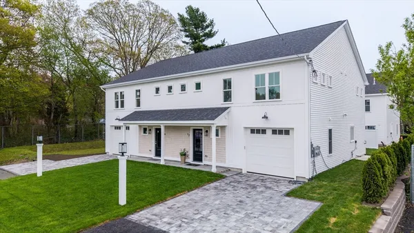 a view of house with a yard