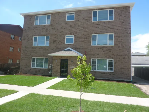 $2,150 | 9522 South 53rd Avenue, Unit 3N, Oak Lawn, IL 60453