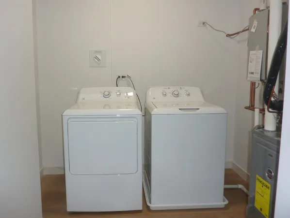 $2,150 | 9522 South 53rd Avenue, Unit 3N, Oak Lawn, IL 60453