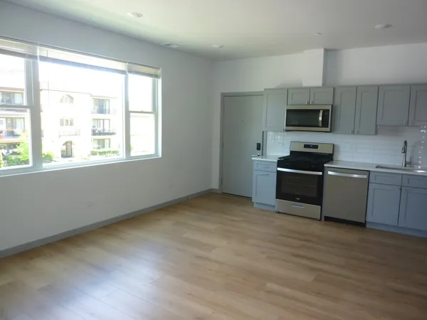 $2,150 | 9522 South 53rd Avenue, Unit 3N, Oak Lawn, IL 60453