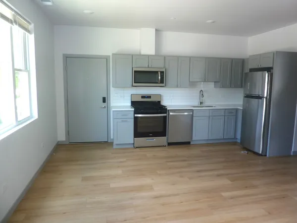 $2,150 | 9522 South 53rd Avenue, Unit 3N, Oak Lawn, IL 60453