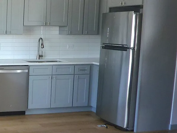 $2,150 | 9522 South 53rd Avenue, Unit 3N, Oak Lawn, IL 60453