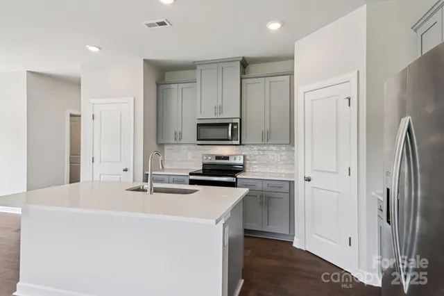 $337,280 | 4131 Smt Wds Drive, Charlotte, NC 28216