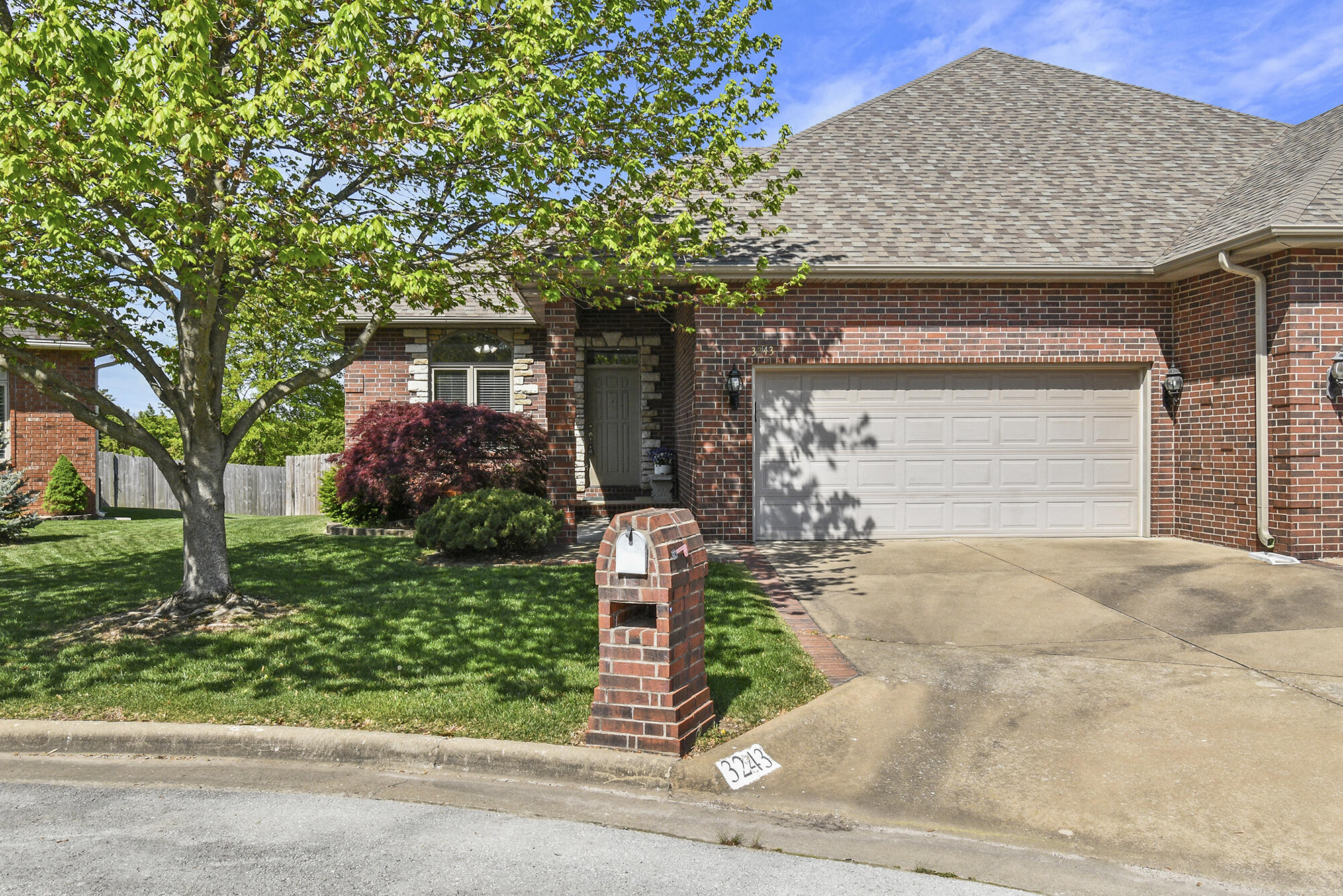 3243 South Kickapoo Avenue Springfield, MO 65804 - Photo 1 of 1 01