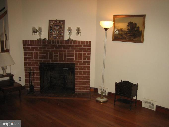 2309 Deer Park Road Finksburg, MD 21048 - Photo 6 of 15 Living Room