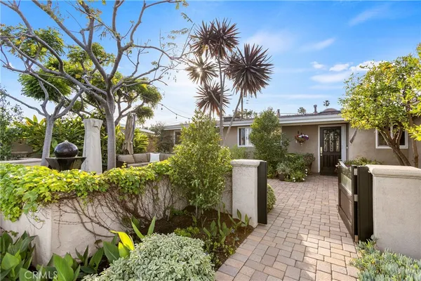 $1,900,000 | 3165 Bermuda Drive, Costa Mesa, CA 92626